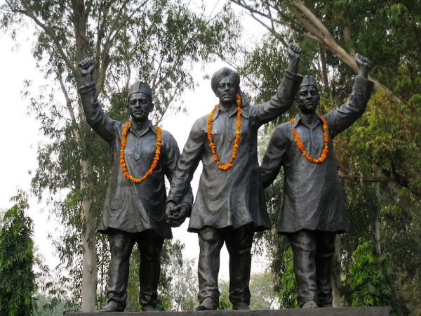 800px-Statues_of_Bhagat_Singh,_Rajguru_and_Sukhdev