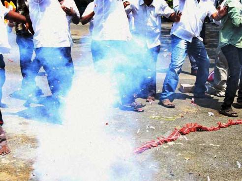 dmk-congress break celebrations