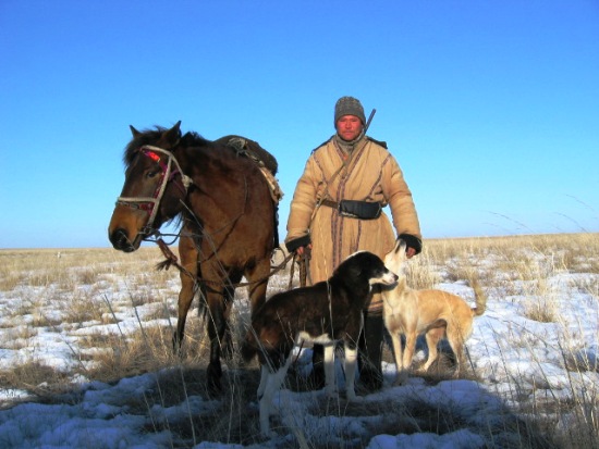 Kazakh_shepard_with_dogs_and_horse