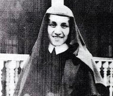mother theresa in calcutta -1929- 19 yrs.