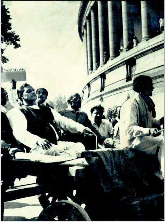 vajpai in bullock cart against petrol price raise 1973