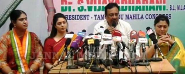 elangovan with mahila cong.leaders