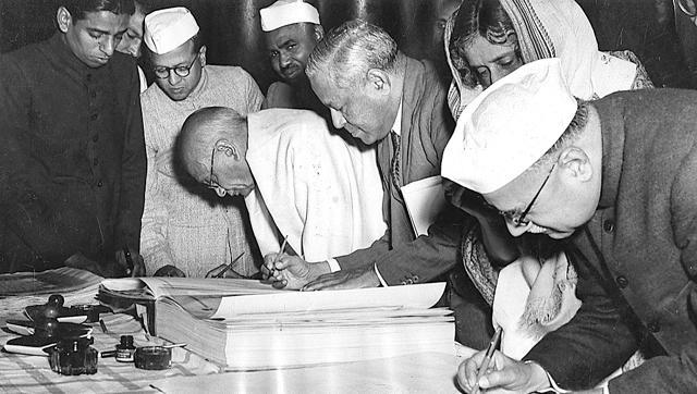 daulatram-contitutent-appending-signatures-jairamdas-constitution-rajkumari_f1385c06-93ee-11e5-a684-0cefba74d473