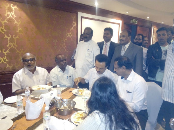 seithiyaalarudan virunthu