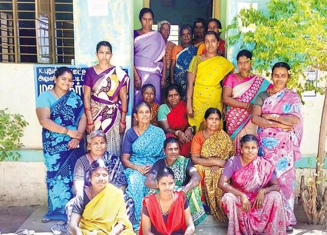 கே.புதுக்கோட்டை  பெண்கள் குழுவினர்