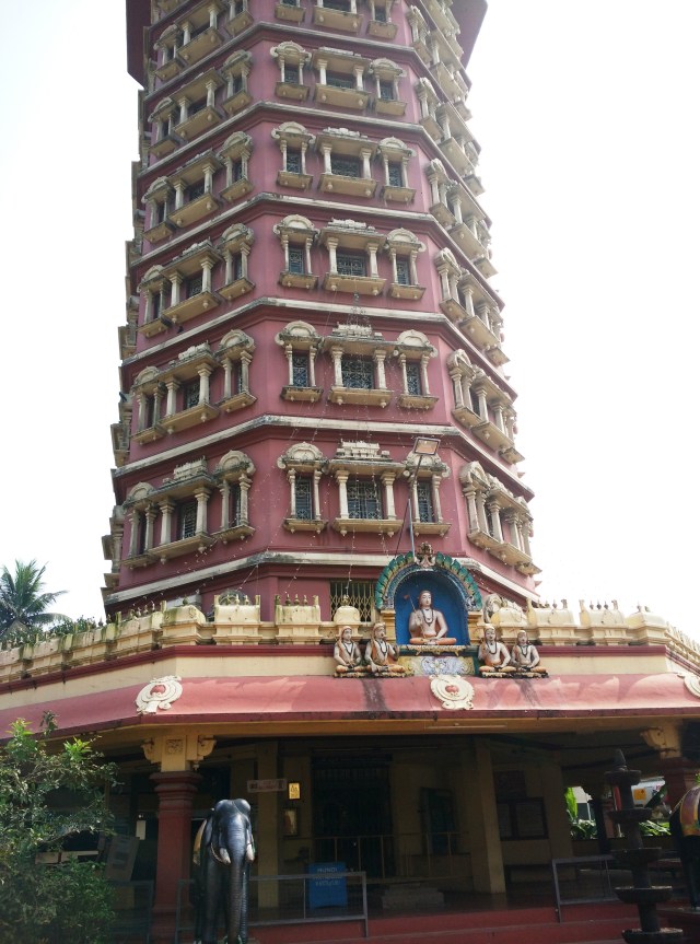 காலடியில், காஞ்சி சங்கர மடம் எழுப்பியுள்ள நினைவு ஸ்தூபி