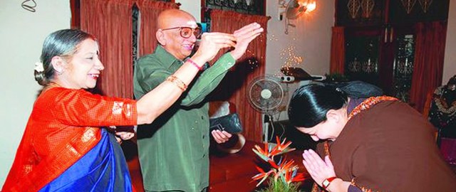 cho-and-jj-on-her-60