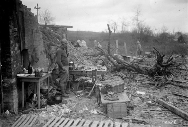 france-soldiers-and-a-dog-outside-a-ruined-house-in-1917