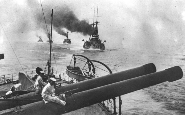 japanese-fleet-off-the-coast-of-china-in-1914