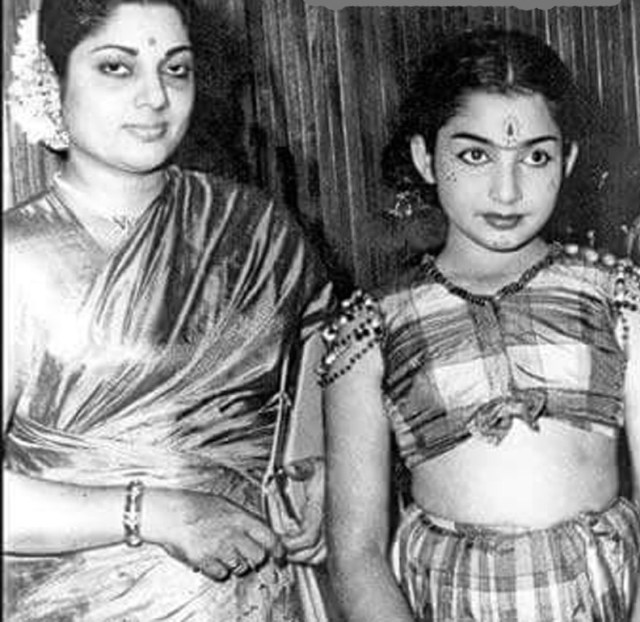 jayalalitha-with-mother-2
