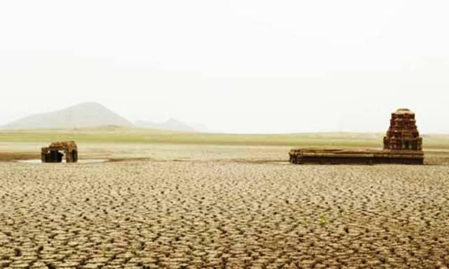 வறண்ட மேட்டூர் அணை