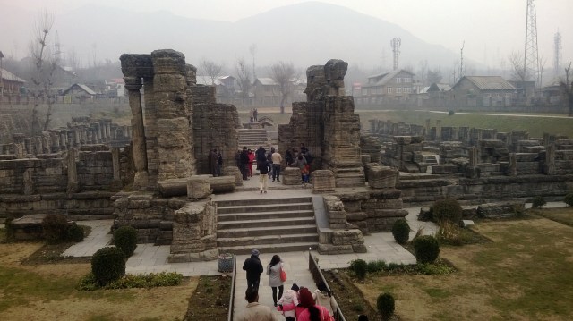 ஸ்ரீநகர் அருகே 12-ஆம் நூற்றாண்டில் கட்டப்பட்ட ஒரு புராதன ஹிந்து கோவில் - நினைவுச்சின்னமாக.....