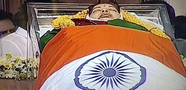 jayalalitha-amma-mortal-remains-pic-at-rajaji-hall